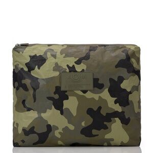 NEW ALOHA Collection Camo Max Pouch in Hunter on Olive